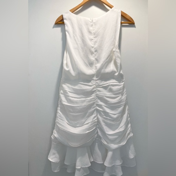 White ruffled dress 👗🌸 - Picture 3 of 5